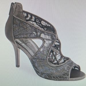 Adrianna Papell Arissa Lace Pumps size 8.5